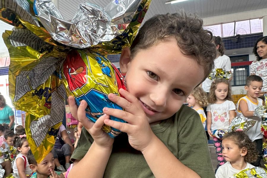 Prefeitura realiza entrega de ovos de Páscoa para os alunos da Rede Municipal de Educação